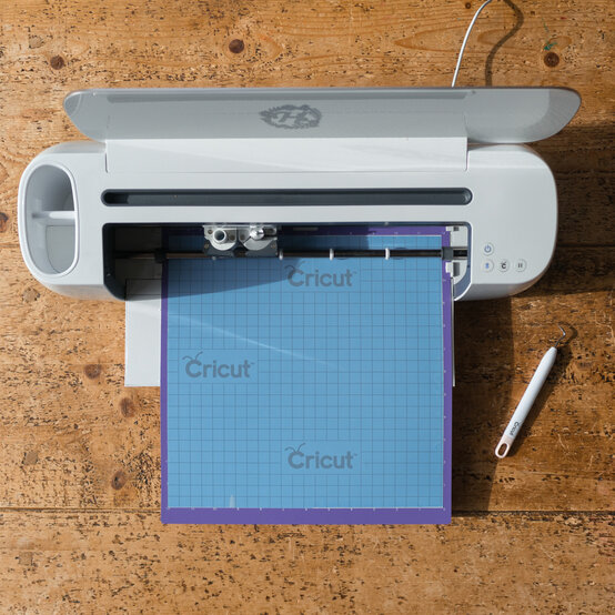 punch-needle-coasters_cutting-your-stencil_step-3.jpg?sw=554&q=85