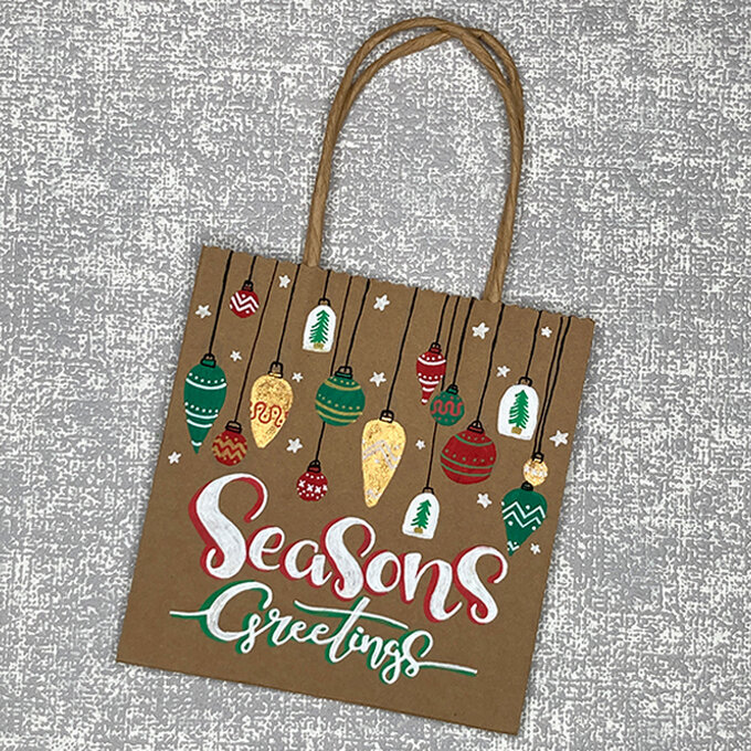 idea_ways-to-personalise-a-christmas-gift-bag-mini_step2.jpg?sw=680&q=85