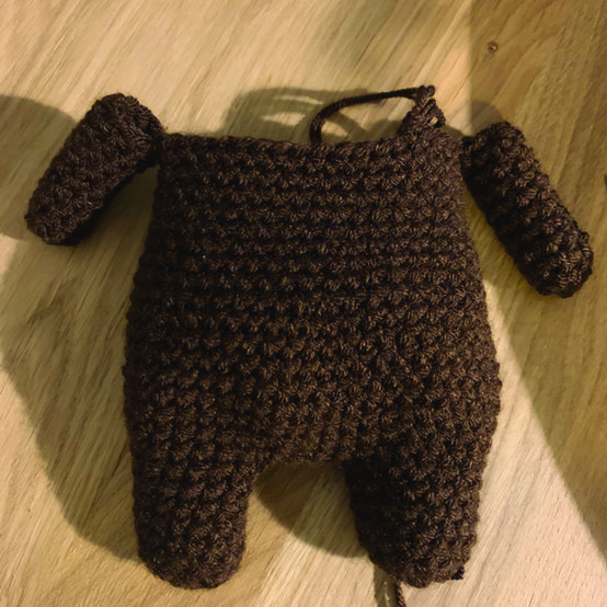 idea_How-to-Crochet-an-Amigurumi-Bear_Arms_Join.jpg?sw=554&q=85