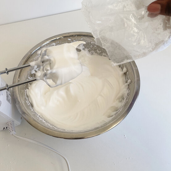 idea_christmas-botanical-yule-log_step7a.jpg?sw=554&q=85