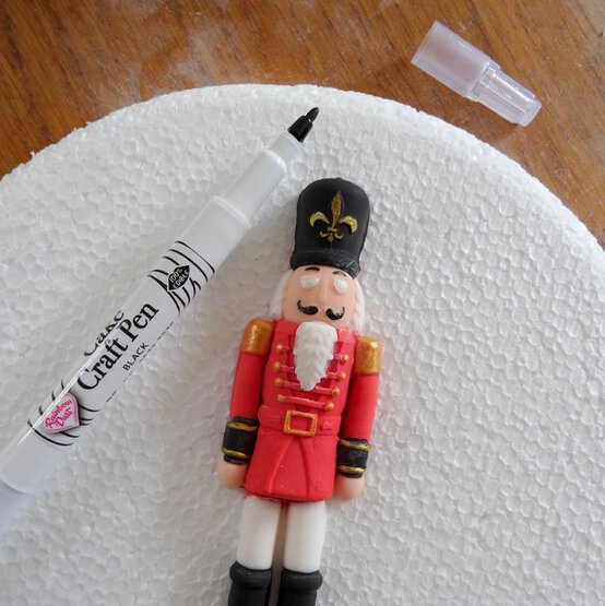 nutcracker-cake_step6_2.jpg?sw=554&q=85
