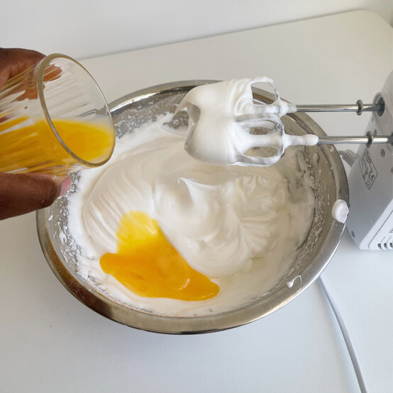 idea_christmas-botanical-yule-log_step7b.jpg?sw=554&q=85