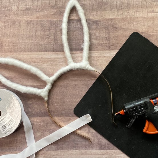 Idea_how-to-make-a-floral-bunny-headband_step6a.jpg?sw=554&q=85