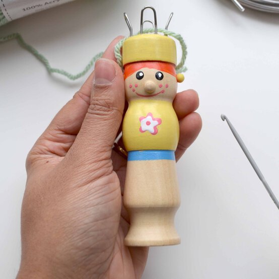 How-to-Make-a-Knitted-Eid-Mubarak-Sign_step1a.jpg?sw=554&q=85