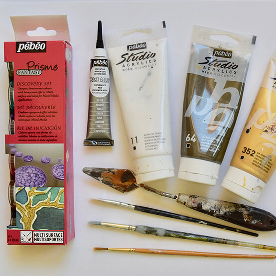 sophie-bridgland-experiement-acrylic-youwillneed.jpg?sw=554&q=85