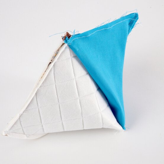 Idea_how-to-sew-a-storage-pouch_step9.jpg?sw=554&q=85