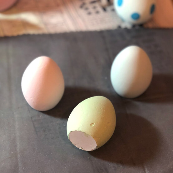 egg_family_paint_step_1.jpg?sw=554&q=85