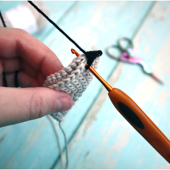 how_to_crochet_an_amigurumi_pigeon_pigeon_wing_step_by_step_3_1000x1000.jpg?sw=554&q=85