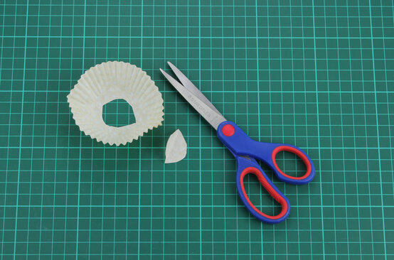 how_to_make_a_fimo_daffodil_step-6l.jpg?sw=554&q=85