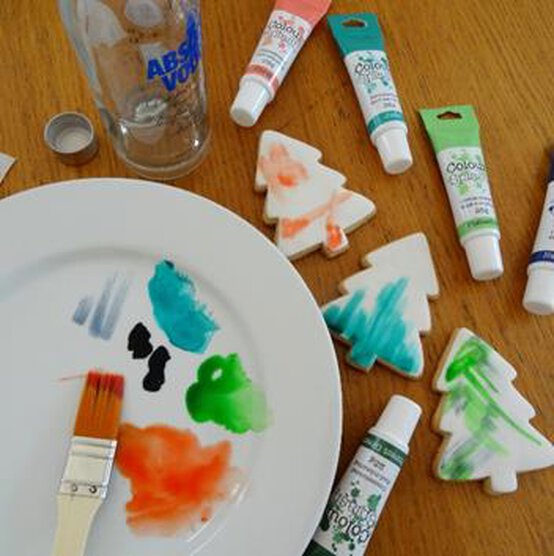 watercolour-tree-biscuits-step-7.jpg?sw=554&q=85