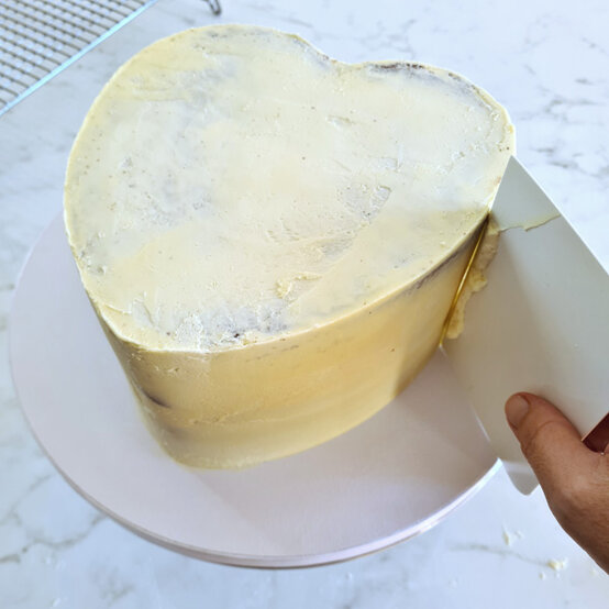 idea%5Fretro%2Dbuttercream%2Dcake%5Fstep%2D25.jpg?sw=554&q=85