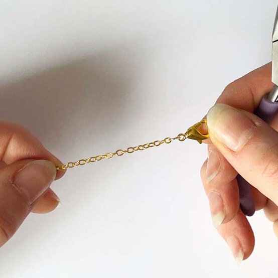 Layered%2DNecklace%2DGemstone%2DNecklace%2DStep7.jpg?sw=554&q=85