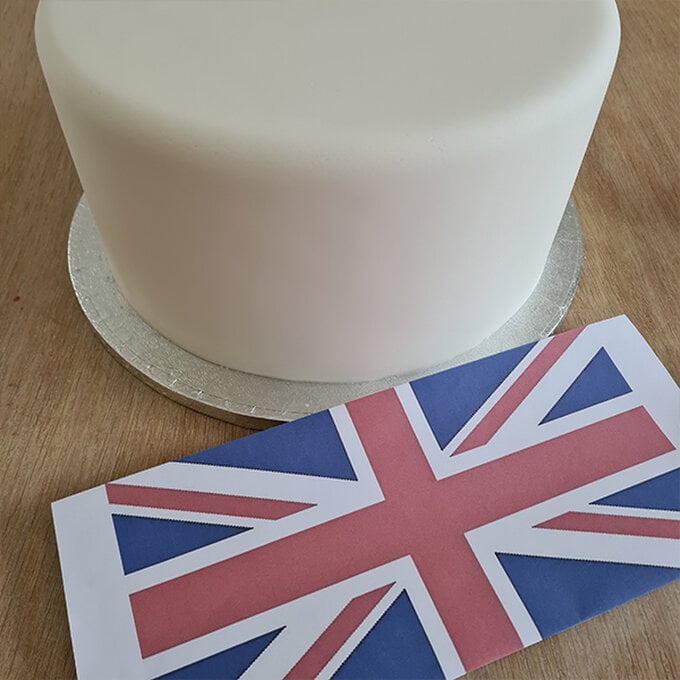 How-to-Make-a-Platinum-Jubilee-Showstopper-Cake_Step16a.jpg?sw=680&q=85