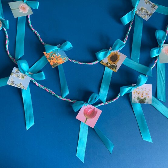 PictureRibbonBowBunting_Step7.jpg?sw=554&q=85