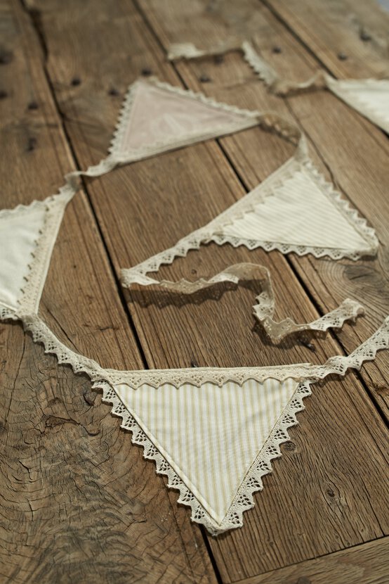 vintage-lace-bunting-2.jpg?sw=554&q=85