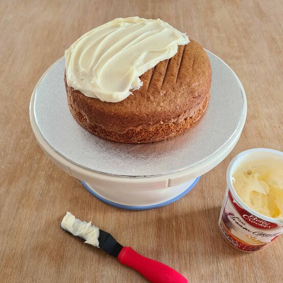 carrot-cake-step-3.jpg?sw=554&q=85