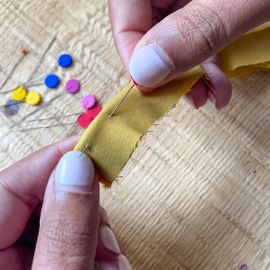 joules-piped-cushion---step-7b.jpg?sw=554&q=85