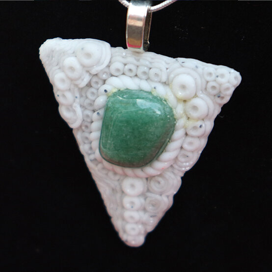 artisan-lily-cumming-aventurine-crystal-pendant-nechlace.jpg?sw=554&q=85