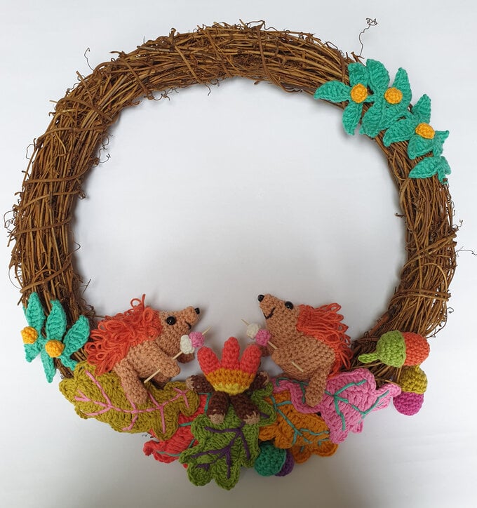 how-to-crochet-an-autumn-wreath-construction-4.jpg?sw=680&q=85