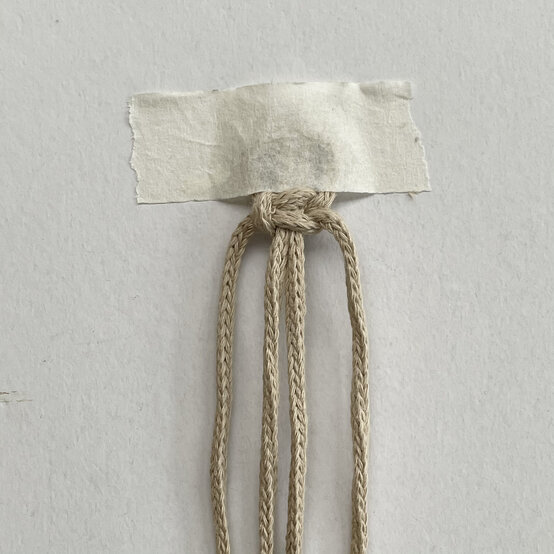 how%5Fto%5Fmake%5Fmacrame%5Fbunny%5Fplant%5Fpods%5Fstep%2D13.jpg?sw=554&q=85