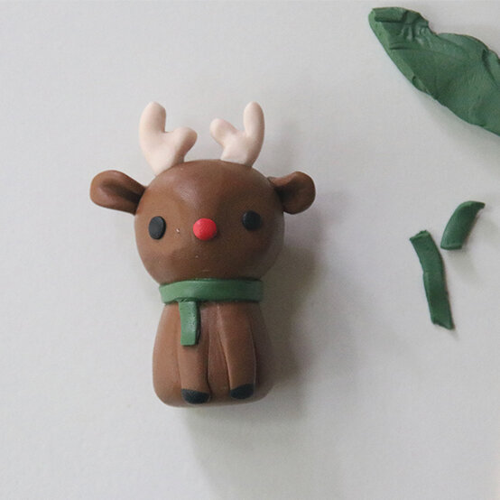 how-to-make-fimo-snow-globes_reindeer-7.jpg?sw=554&q=85