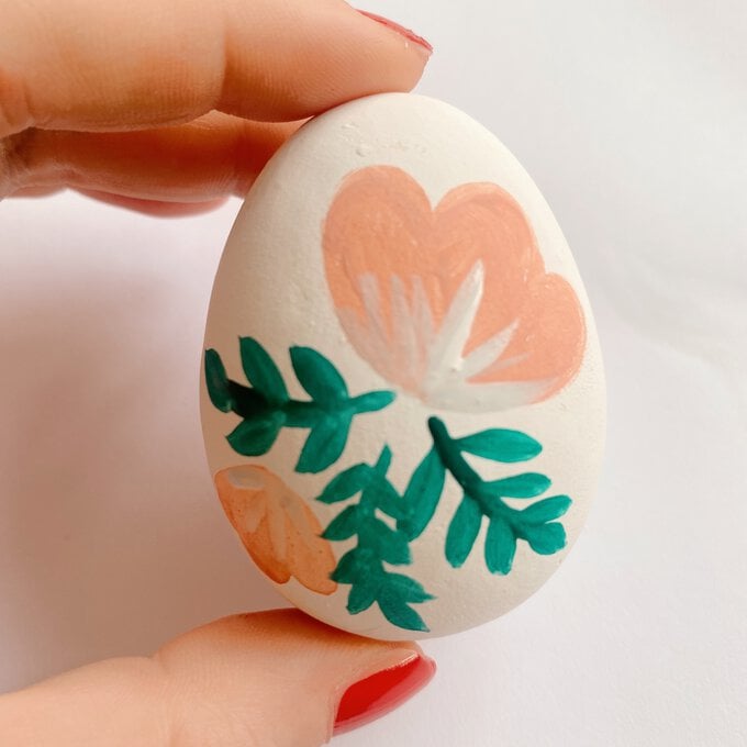 how-to-make-floral-painted-eggs-4.jpg?sw=680&q=85