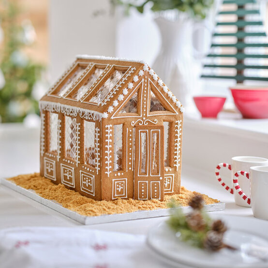 Idea_How-to-make-a-Gingerbread-Greenhouse_Step11.jpg?sw=554&q=85