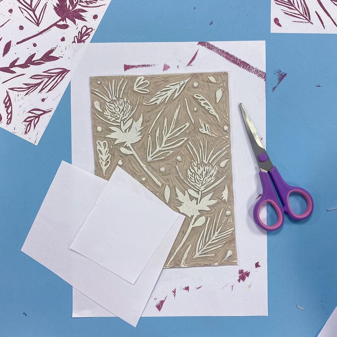 how-to-lino-cut-a-scottish-thistle-print_customise_step-2_2.jpg?sw=680&q=85