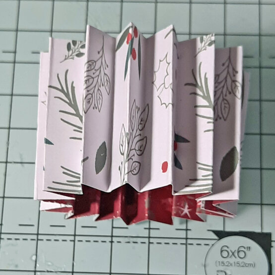 three-ways-to-make-handmade-christmas-gift-wrap_gift-box_sheet7.jpg?sw=554&q=85