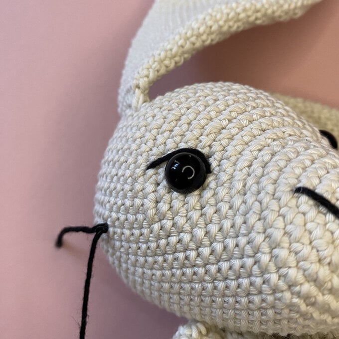 Idea_how-to-crochet-an-amigurumi-rabbit_Eye%20Detail.jpg?sw=680&q=85