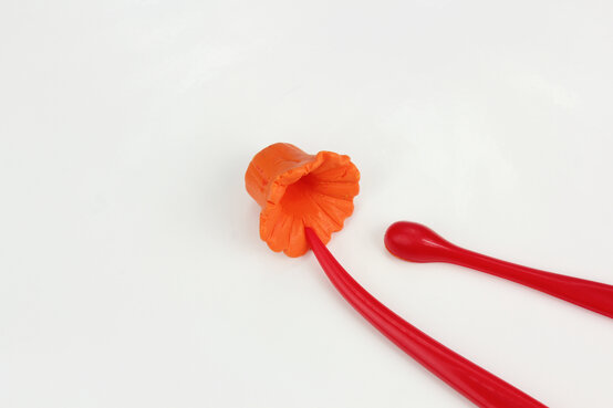 how_to_make_a_fimo_daffodil_step-9l.jpg?sw=554&q=85