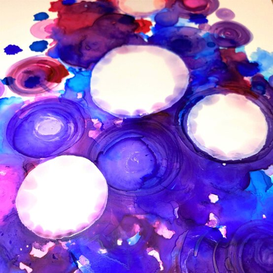 Idea_how-to-use-alcohol-inks_step5.jpg?sw=554&q=85