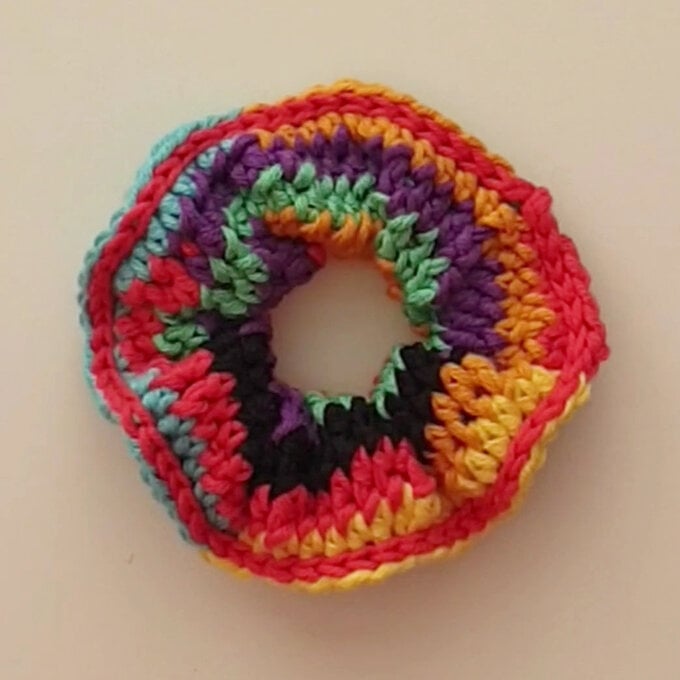 Idea_How-to-crochet-a-scrunchie_Scraps.jpg?sw=680&q=85