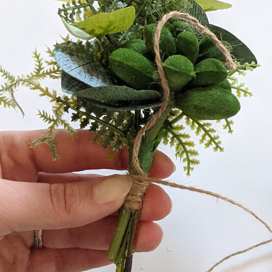 everlasting-buttonhole_step7.jpg?sw=554&q=85