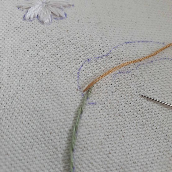 Idea_how-to-make-an-embroidered-banner_step6e.jpg?sw=554&q=85