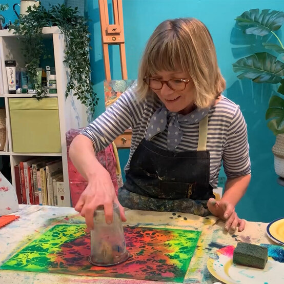 drip-effects-with-acrylic-paint_step4_2.jpg?sw=554&q=85