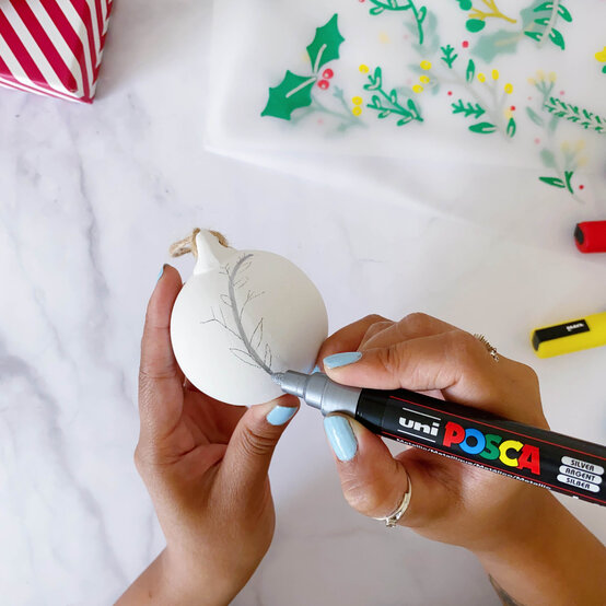 personalised-decorated-ceramic-baubles_motifs_2.jpg?sw=554&q=85