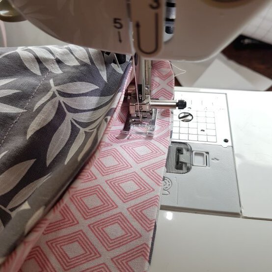 fabric_drawstring_bags_sewing_step_11.jpg?sw=554&q=85