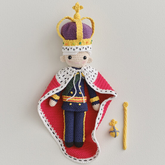 idea_coronation-party-ideas_king.jpg?sw=554&q=85