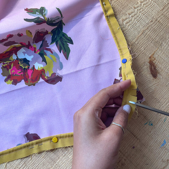 joules-piped-cushion---step-9a.jpg?sw=554&q=85