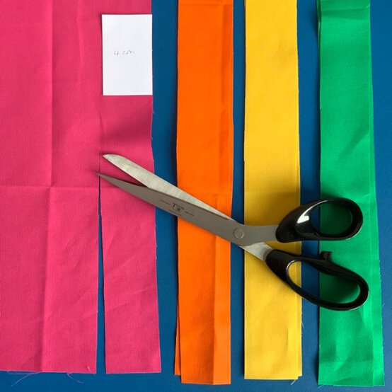 FabricBowBunting_Step2.jpg?sw=554&q=85