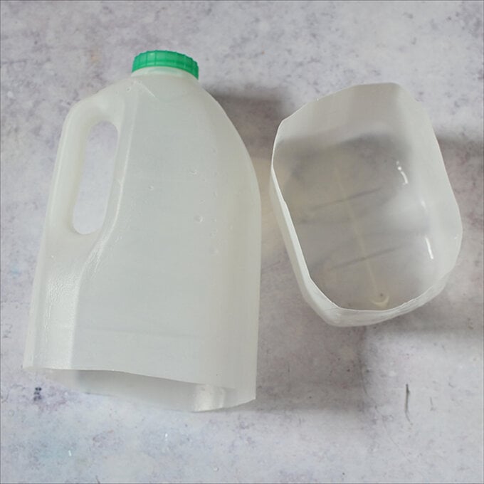 milk-bottle-lanterns-step-3_2.jpg?sw=680&q=85