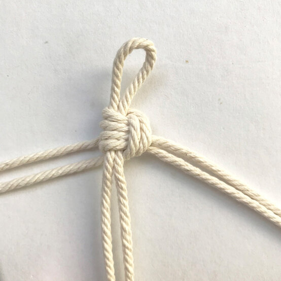 idea_macrame-mini-christmas-tree_step3.jpg?sw=554&q=85