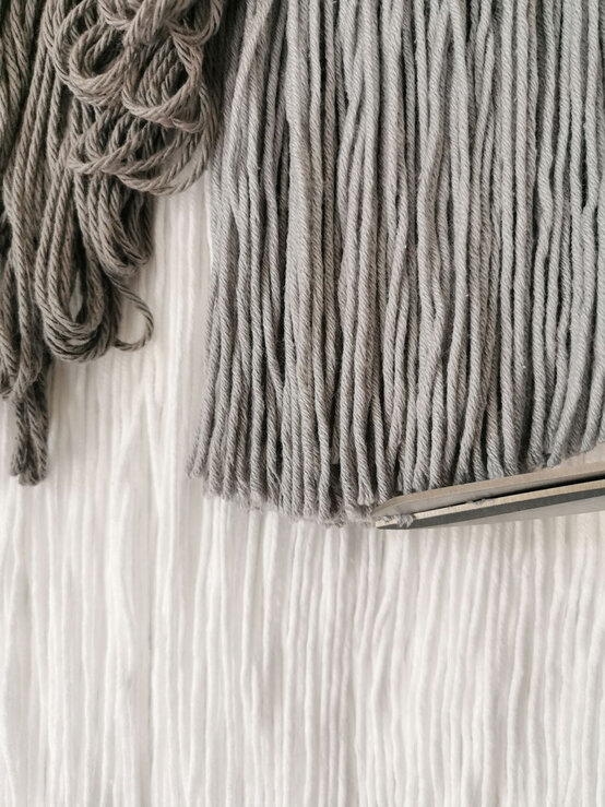 christmassceneweaving_step-27_1.jpg?sw=554&q=85