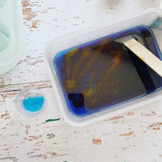 2_how-to-make-a-resin-salt-and-pepper-pot.jpg?sw=554&q=85