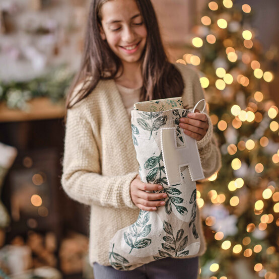 idea_stocking-ideas-to-make-this-christmas_lino.jpg?sw=554&q=85