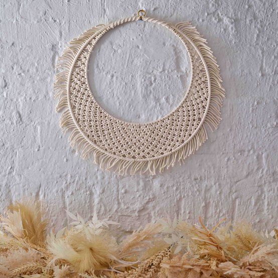 Idea_boho-projects-to-make-for-christmas_2.jpg?sw=554&q=85