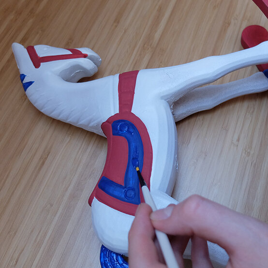 home-dec-wooden-horse-step4.jpg?sw=554&q=85