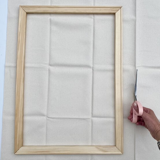 how-to-prepare-a-punch-needle-frame-step_2_cutting_fabric.jpg?sw=554&q=85