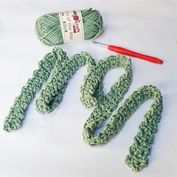 idea_how-to-crochet-an-easter-wreath-and-garland_garlandbase.jpg?sw=680&q=85